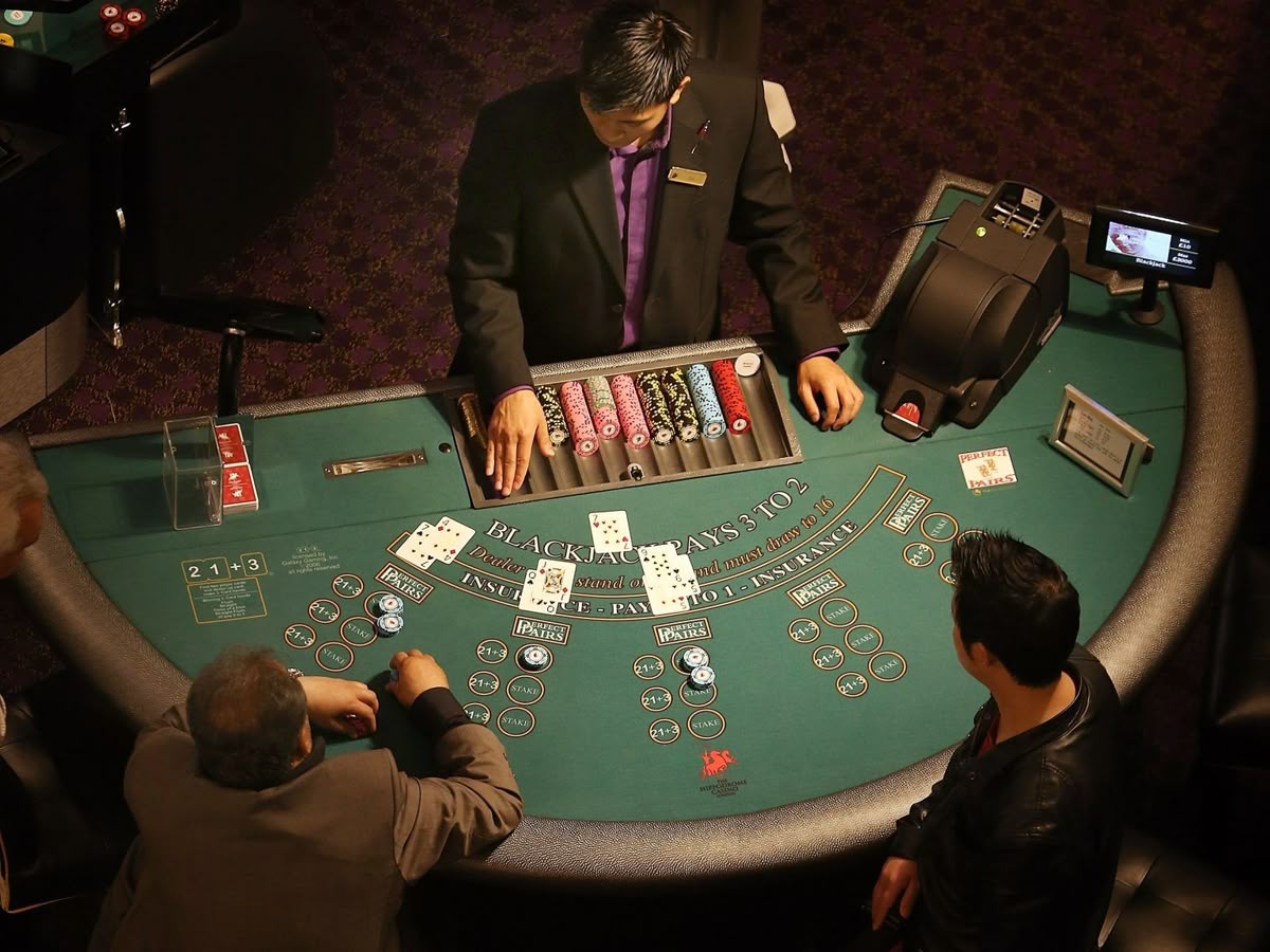 Lucky Casino کیسینو میں پوکر گیمز