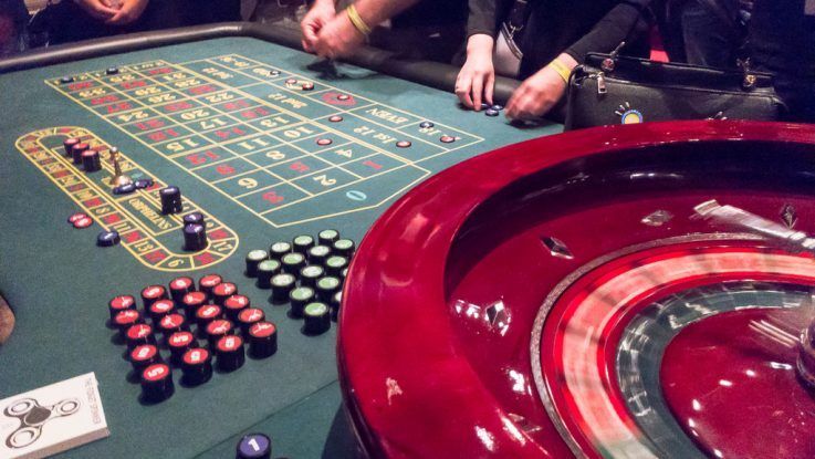 پاکستان میں Lucky Casino کا آن لائن کیسینو سیکشن کھولیں۔