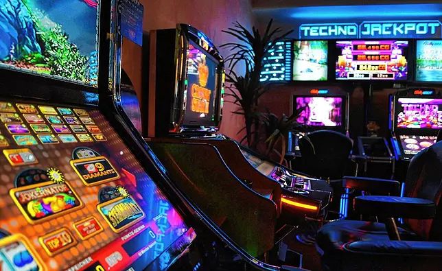 پاکستان میں Lucky Casino کا آن لائن کیسینو سیکشن کھولیں۔